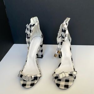 NWOT Oscar de la renta heeled sandal Size 6.5